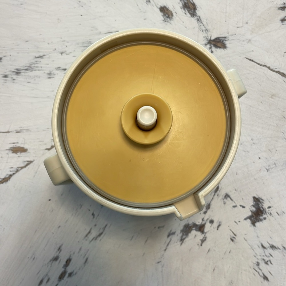 Tupperware Sugar container - Picture 2 of 4